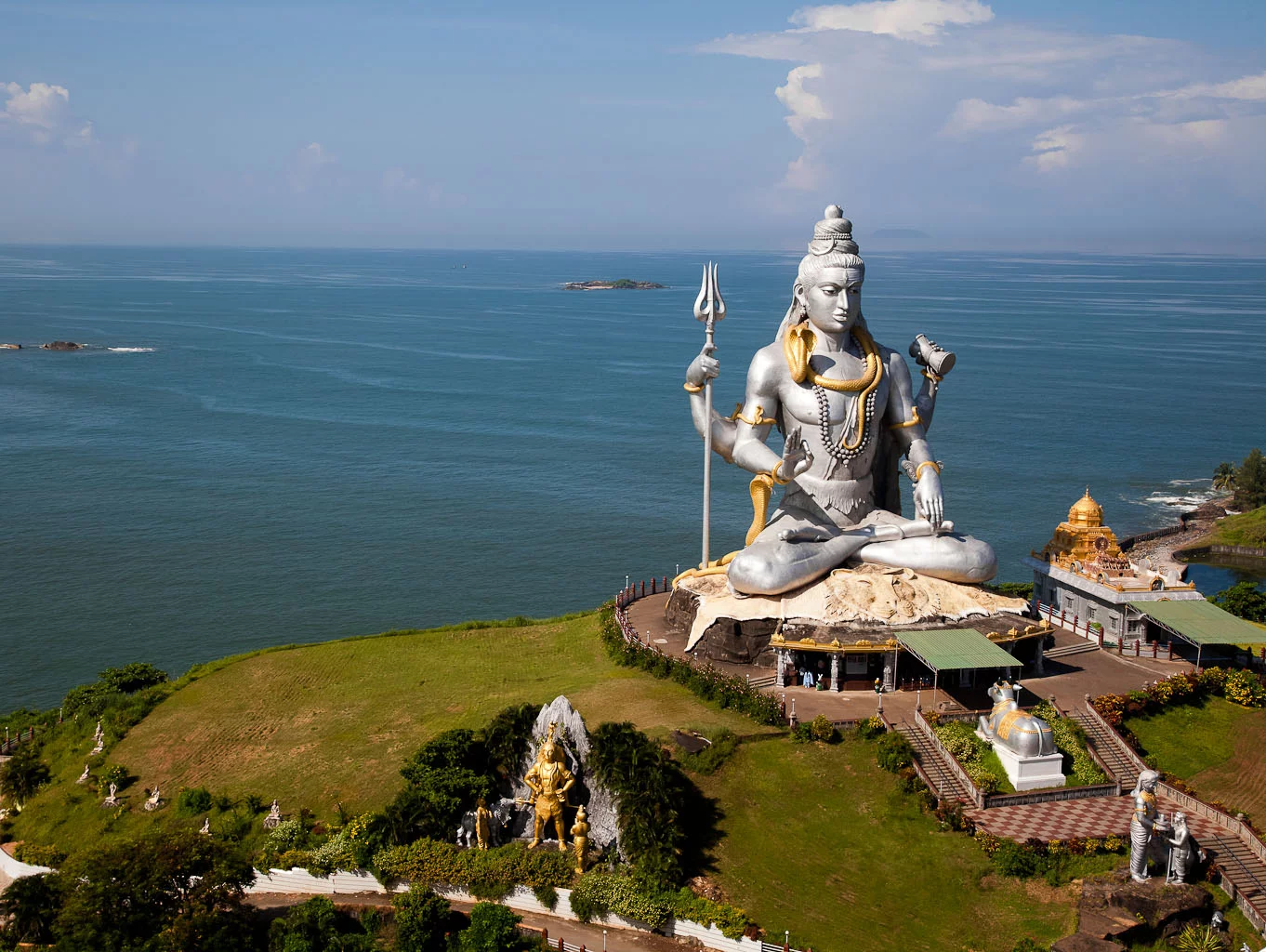 Lord_Shiva_in_Murudeshwara_Temple.webp