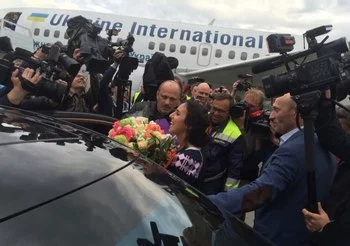 lu-vstrechali-v-kieve-na-roskoshnom-limuzine-video.webp