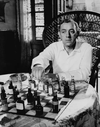 -man-in-havana-1959-001-alec-guiness-chess-00o-1wy.webp