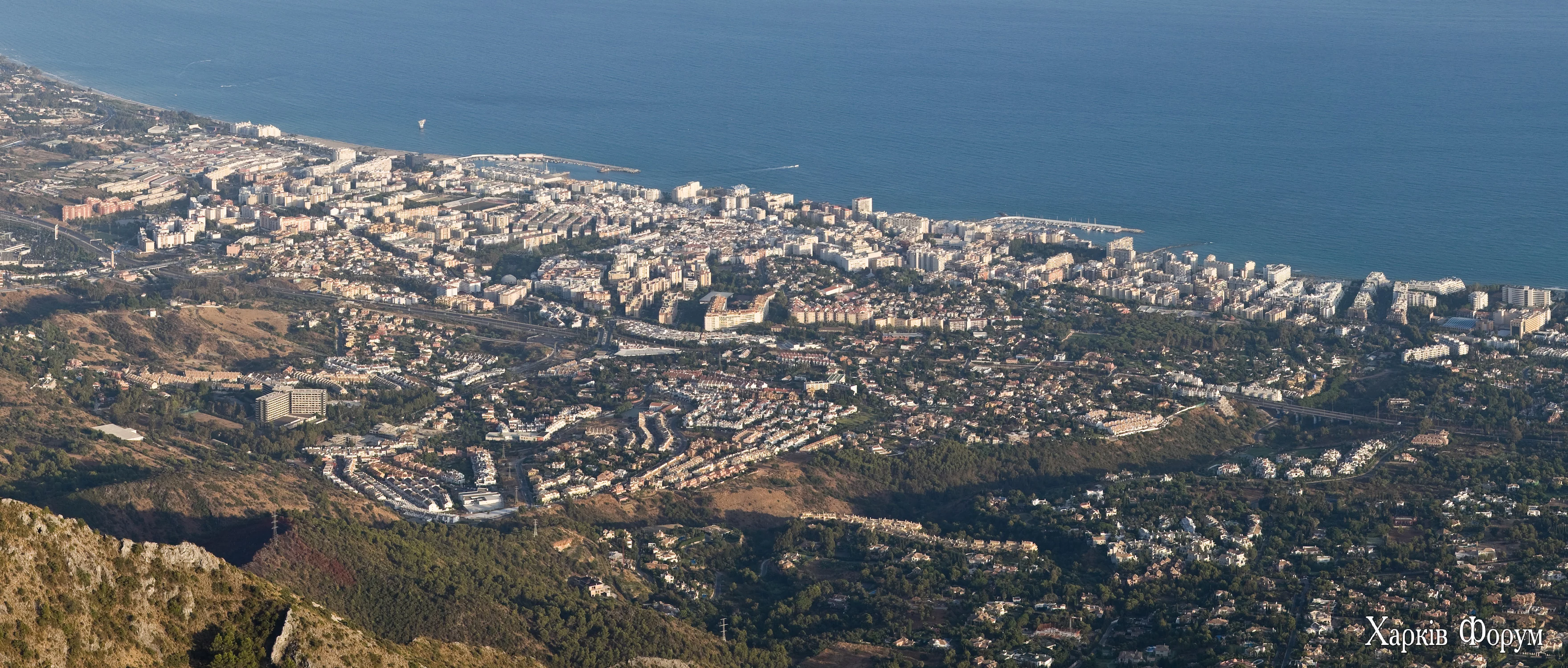 Marbella_from_La_Concha,_Andalucia,_Spain_-_Sept_2009.webp