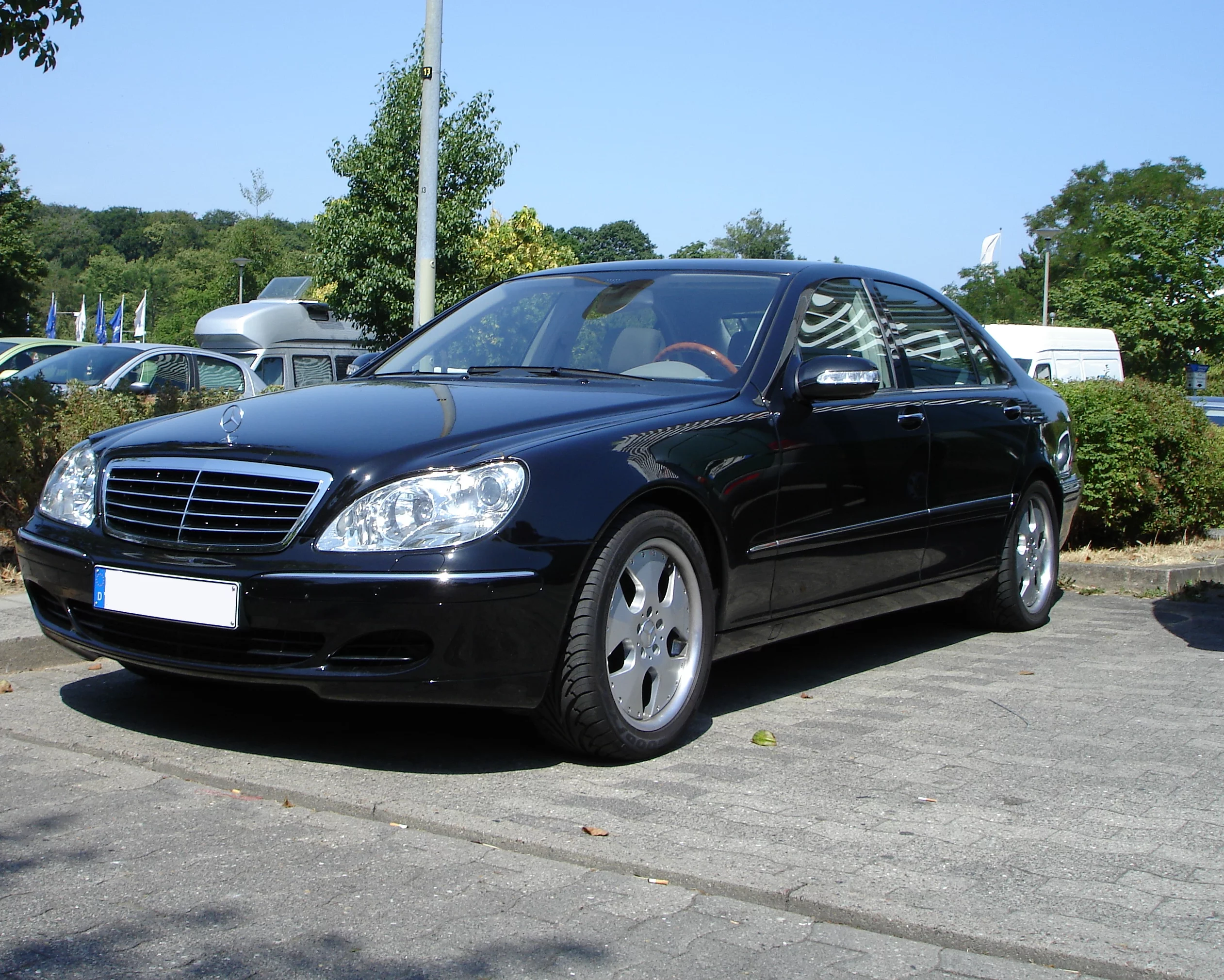 Mercedes_S_600_front_left.webp