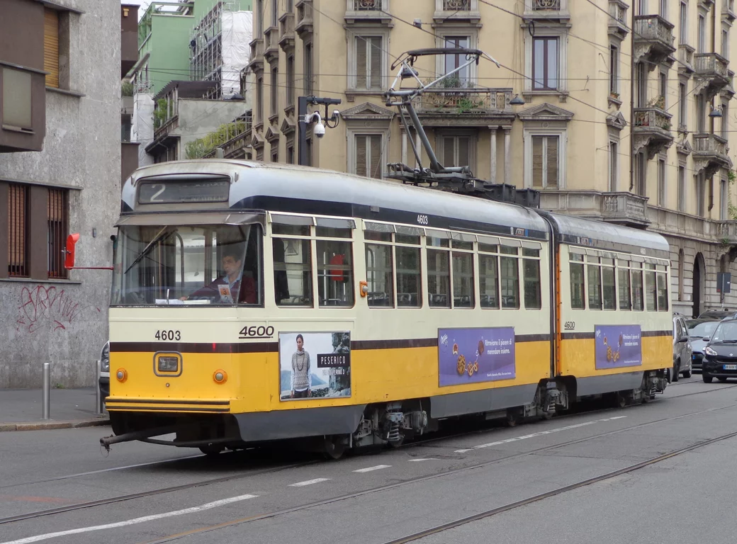 Milano_tram_4603_via_Procaccini.webp