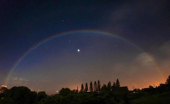 MoonbowOverVenus-0.webp