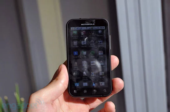 Motorola-DEFY_2.webp