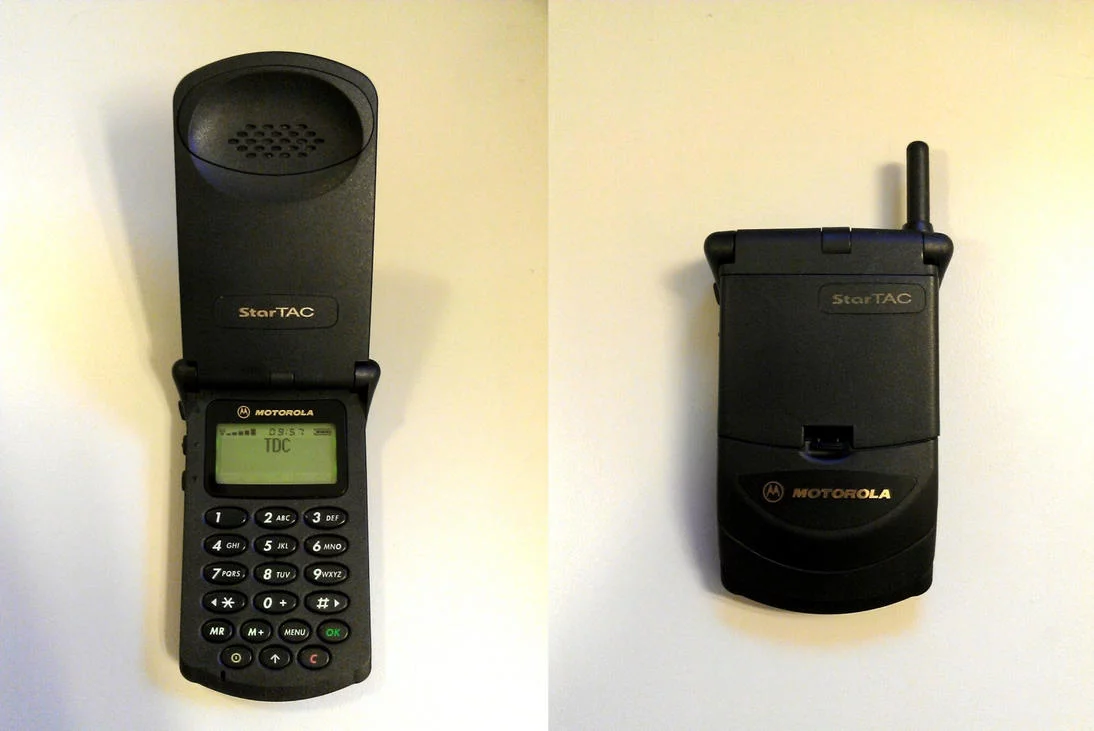 motorola_startac_130_by_redfield_1982-d88v7nz.webp