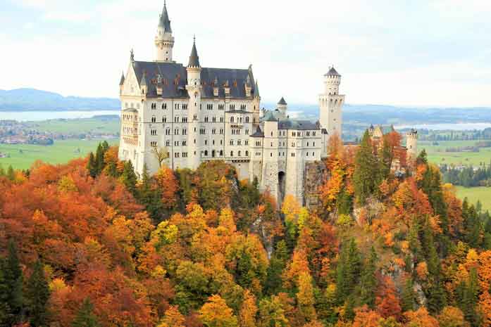 Neuschwanstein-Autumn.jpg