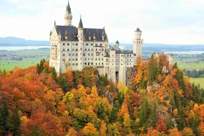 Neuschwanstein-Autumn.webp