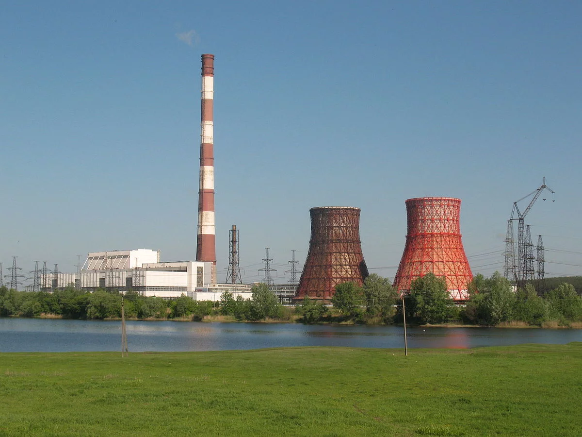 ney_and_two_hiperboloide_cooling_towers_on_Kharkov.webp