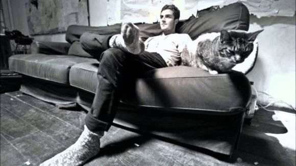 nicolas-jaar-cat-580x326.webp