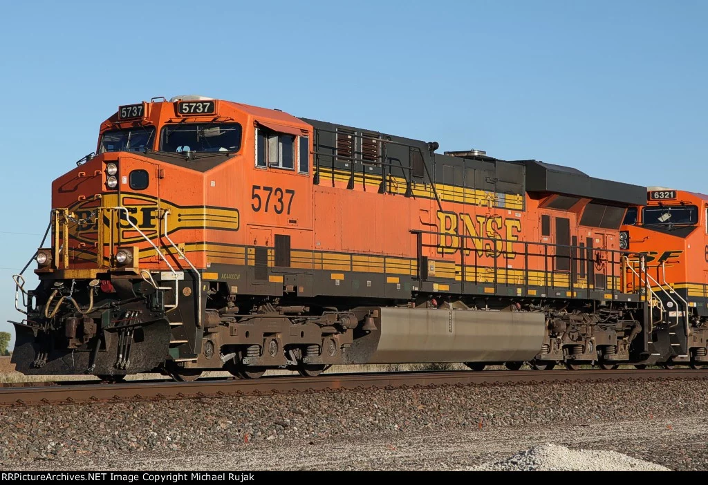 NSF-5737[AC4400EV]-%5EFS-Saluda,IL-20131009-083646.webp