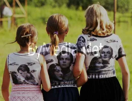 Odegda-moda-stil-90-h-12.webp