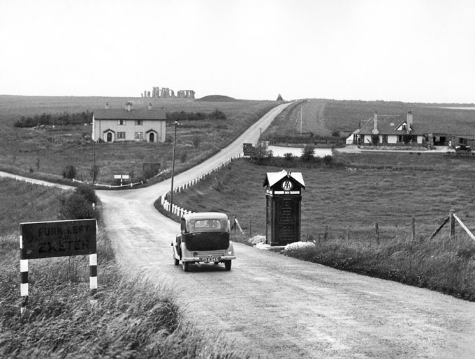 old-stonehenge-road.jpg