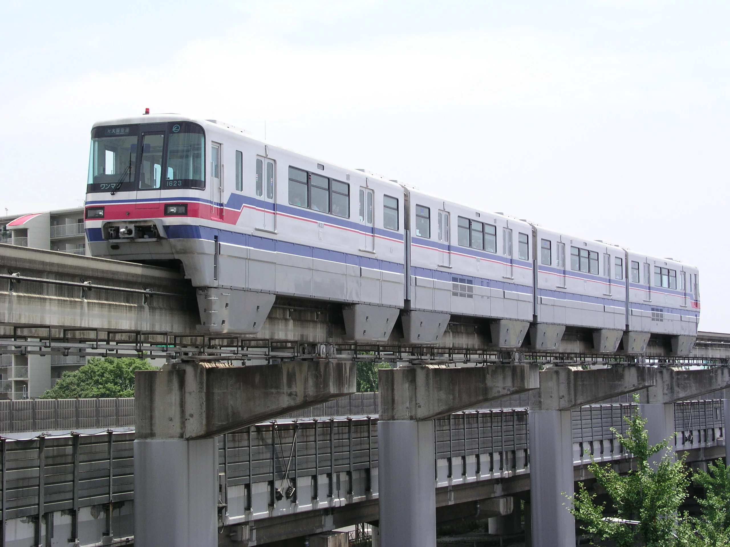 OsakaMonorail1000Series01.webp