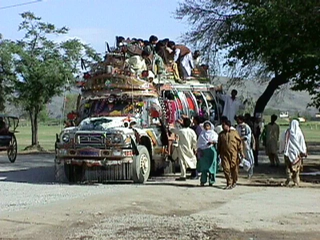pakistan_bus.webp