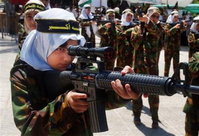 pal%20girl%20w%20gun%20Islamic%20jihad.jpg