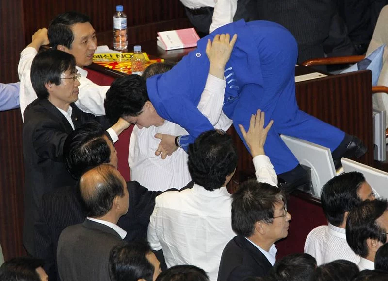 parlament-0002.webp