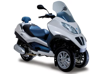 piaggio-plug-in-hybrid-scooter.webp
