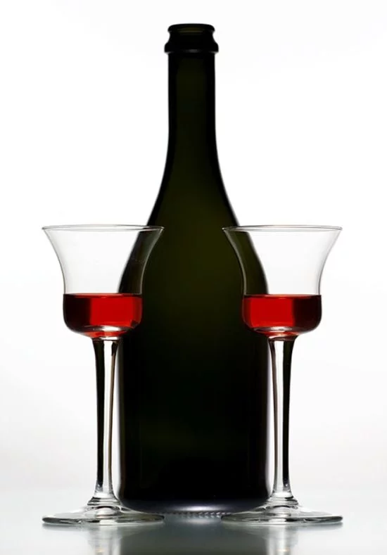 playing_with_glasses_and_wine_14.webp