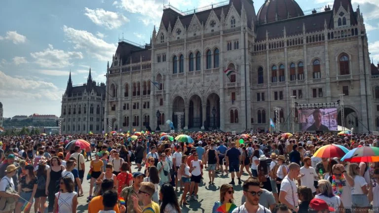 -pride-parliament_budapest_rotozeev.net_02-768x432.webp