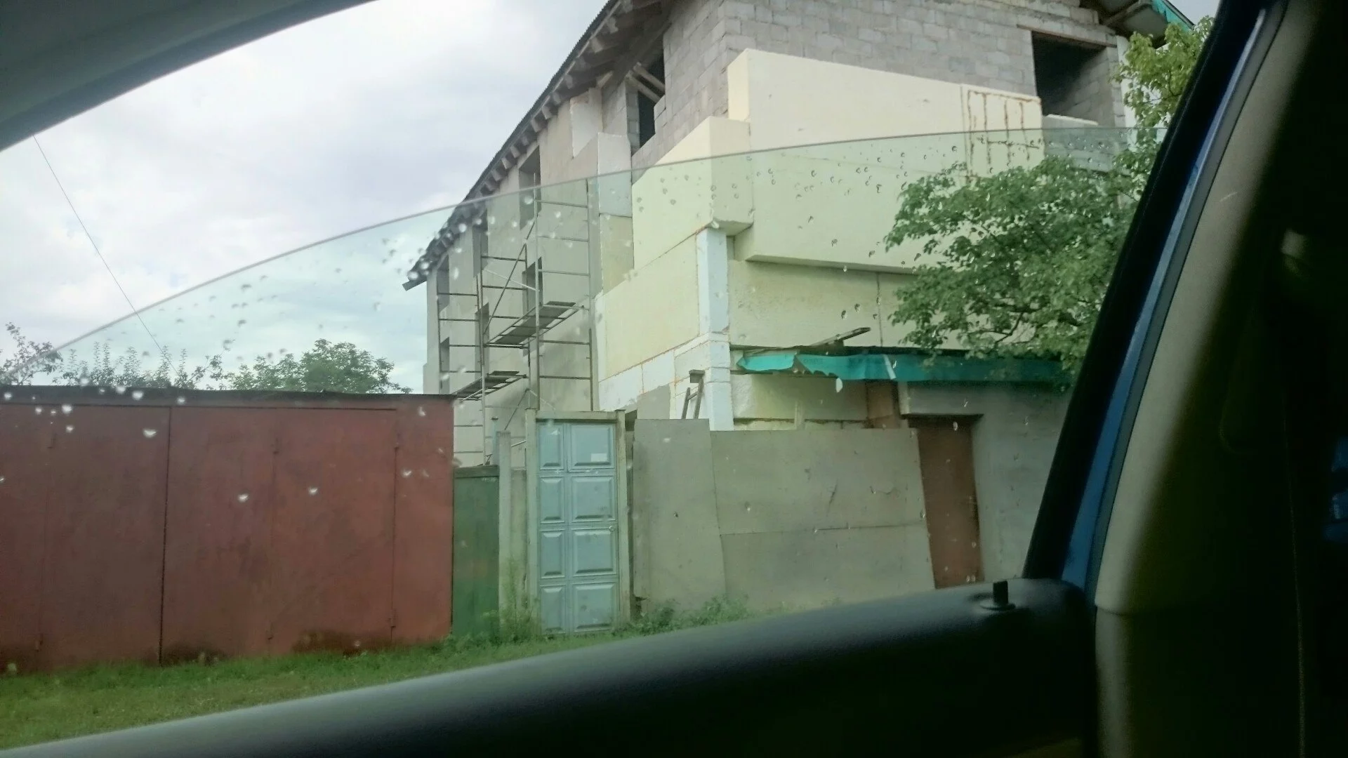 PRyIbbYCi18.webp