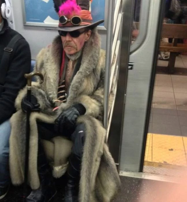 public_transportation_fails_03.webp