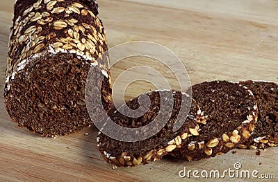 pumpernickel-breadboard-11936967.webp