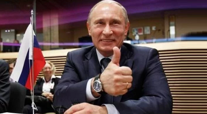 -putin-smeetsya-nad-pogibshimi-v-Sirii-ihtamnetami.webp