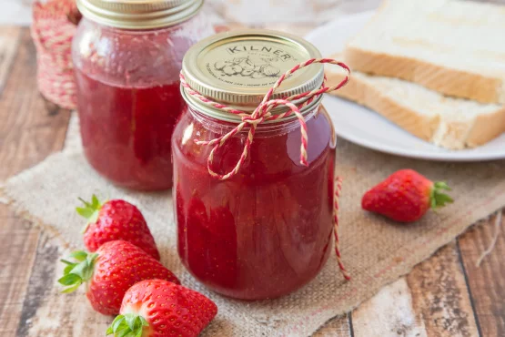 ReiidEBXQQGrUZXA7Vfi_strawberry-jam-1.webp