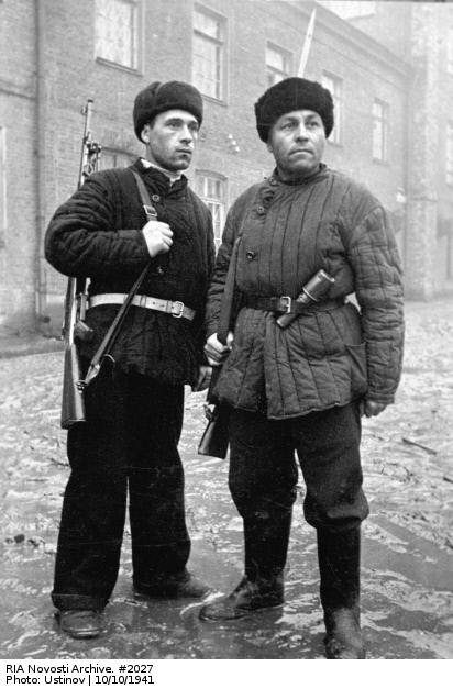 RIAN_archive_2027_Moscow_workers-militiamen.jpg