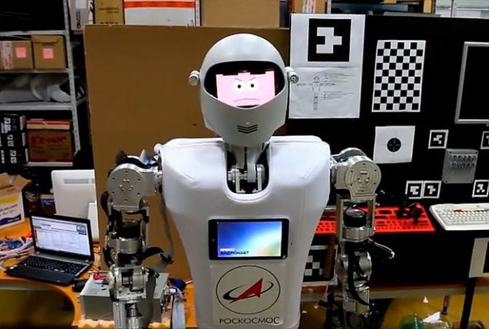 robot_kosmonavt_02.jpg
