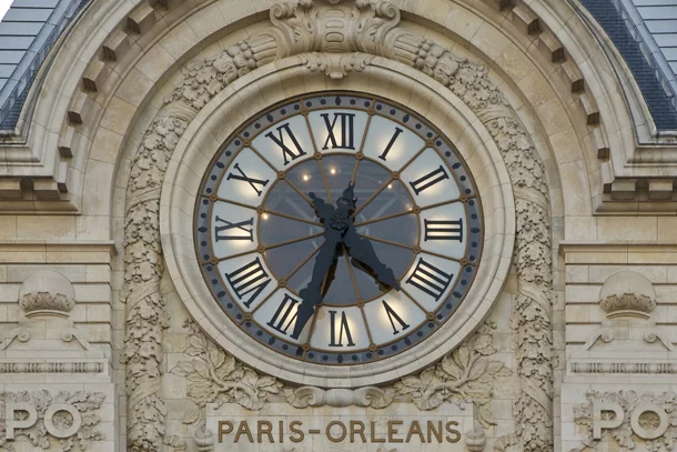 Roman-numeral-number-IIII-watches-clocks-12.webp