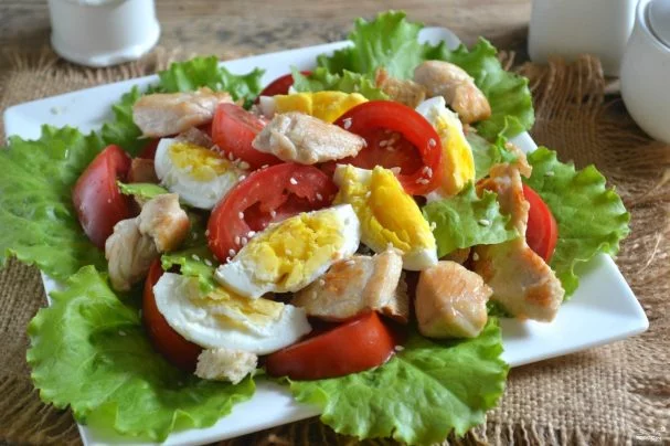 salat_cezar_s_kuricei_i_suharikami-288738.webp