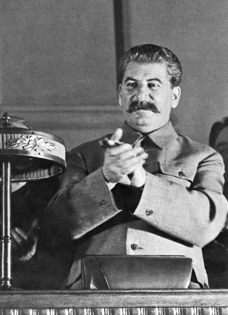 sen-Donald-Trumps-Very-Soviet-Fixation-on-Applause.webp
