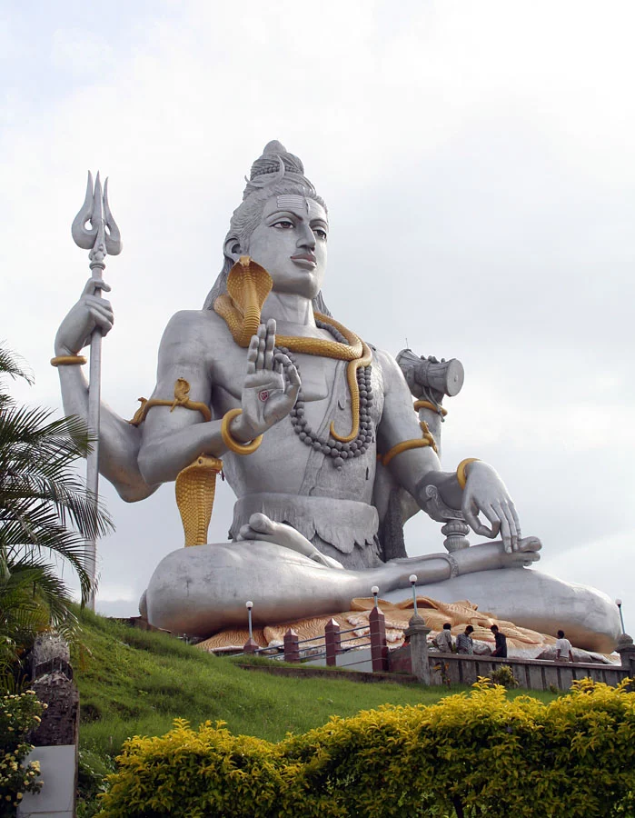 Shiva_Statue_Murdeshwara_Temple.webp