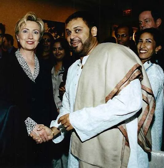 ShuboHillary2.webp
