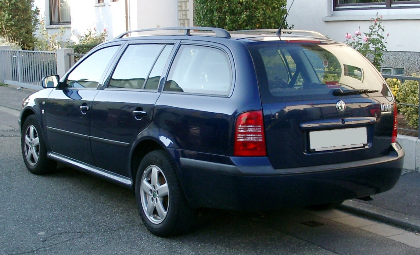 Skoda_Octavia_rear_20071007.jpg