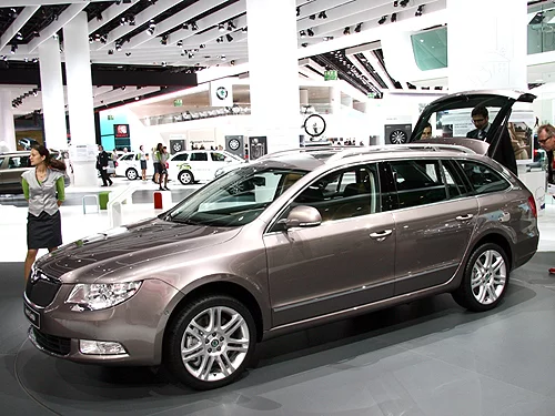 Skoda_SuperbCombi_02.webp