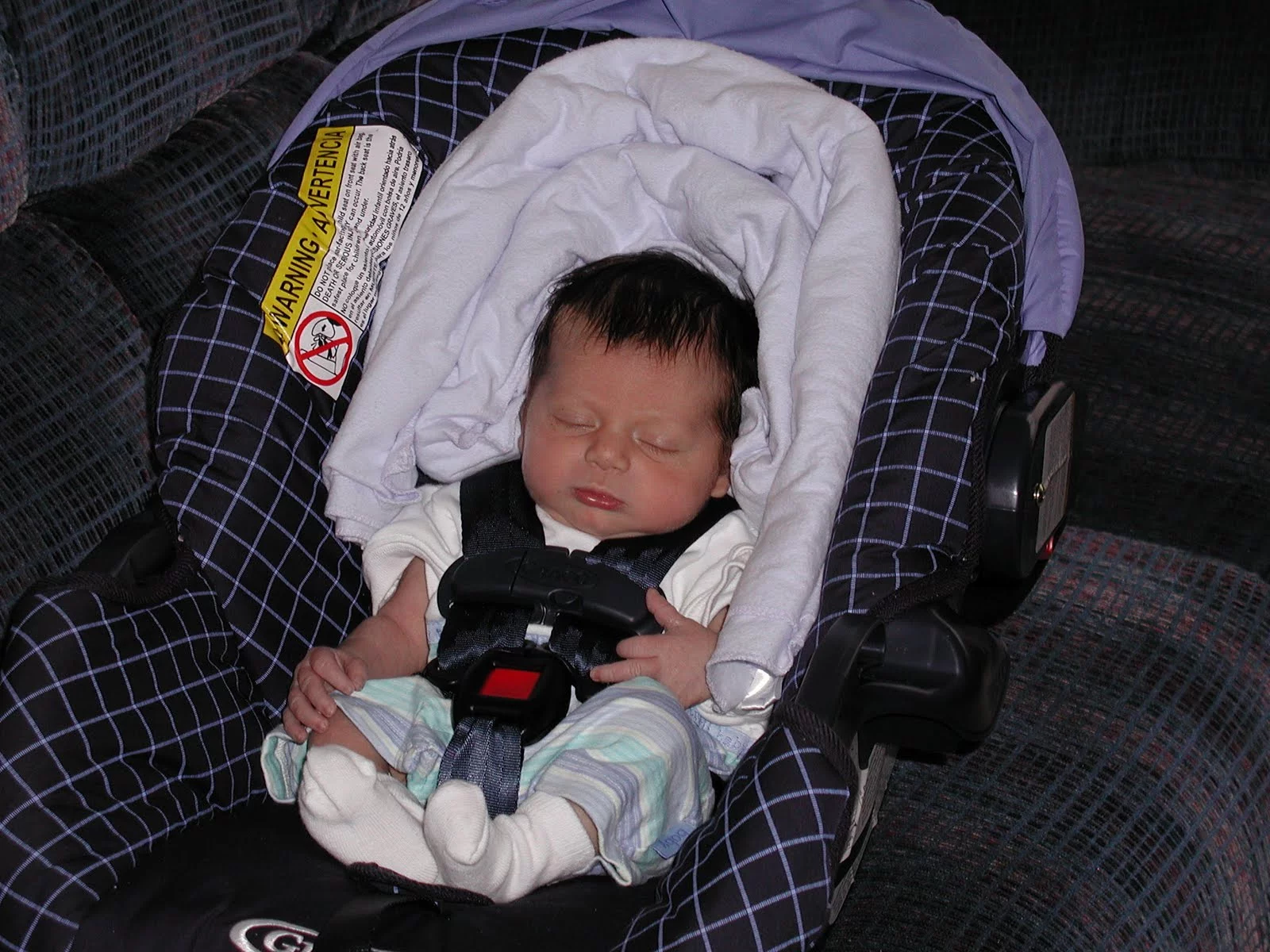 sleeping_jn_car_seat.webp