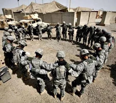 soldiers+praying.webp