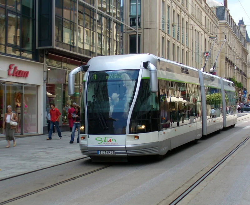 Stan-Bus-Bahn-Nancy.webp