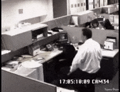Stress-al-lavoro.-Uom-devasta-pc.gif