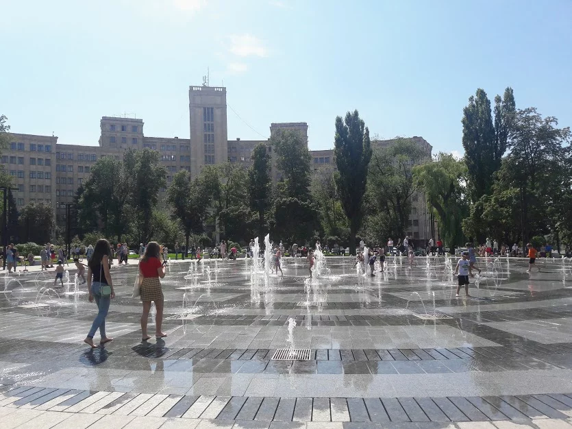 Suhoj-Fontan-Harkov-ploshhad-Svobody.webp