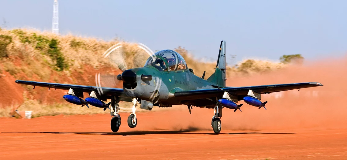 SUPER_TUCANO_02.webp