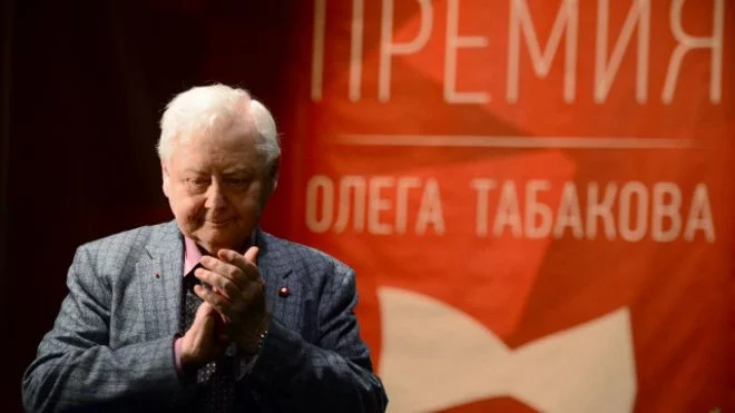 tabakov_awards_himself_640x360_rianovosti_nocredit.webp