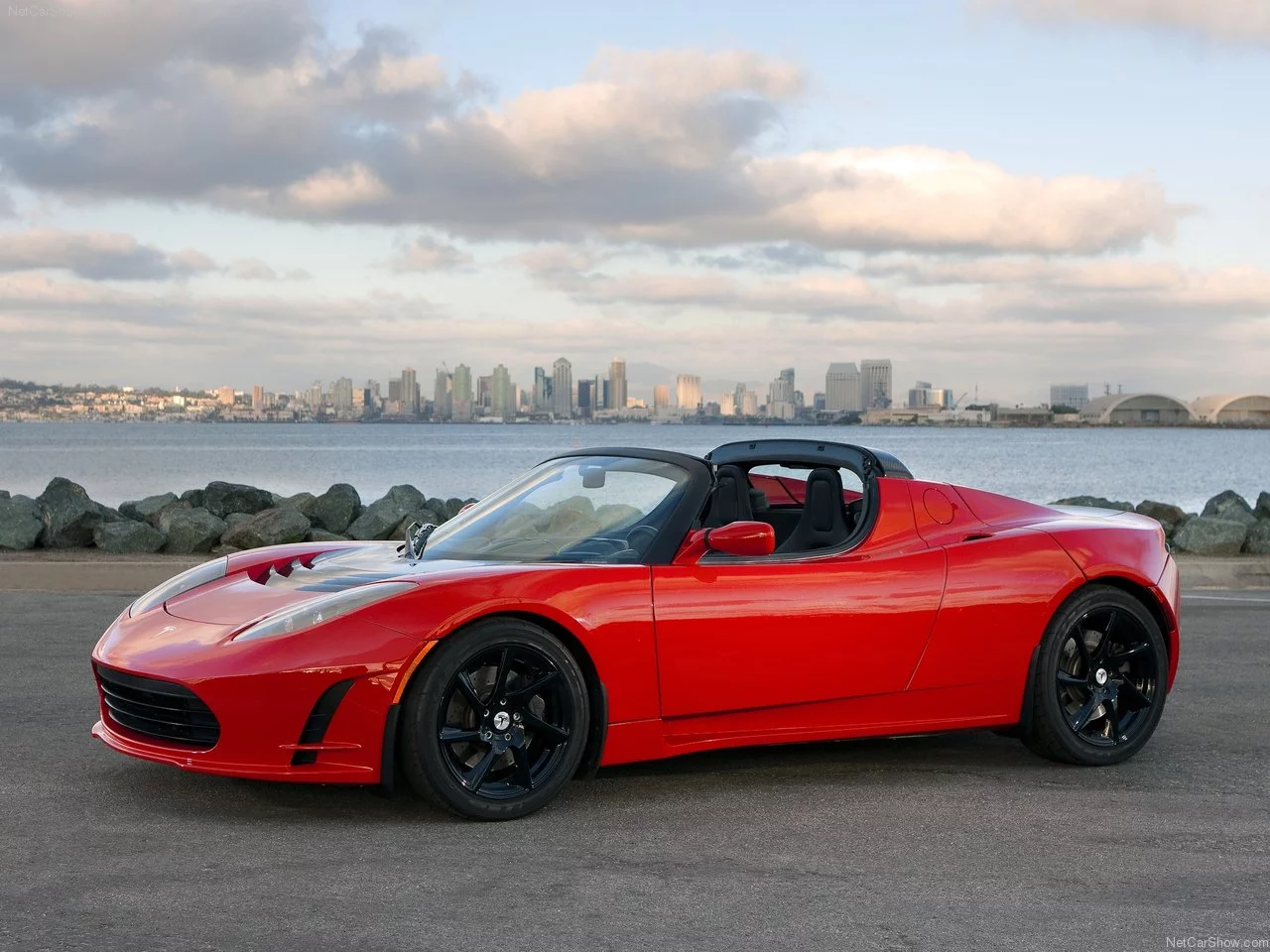 tesla_roadster_2011_wallpaper_01.webp