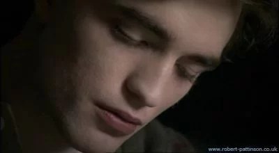 The-Haunted-Airman-robert-pattinson-875313_400_220.webp