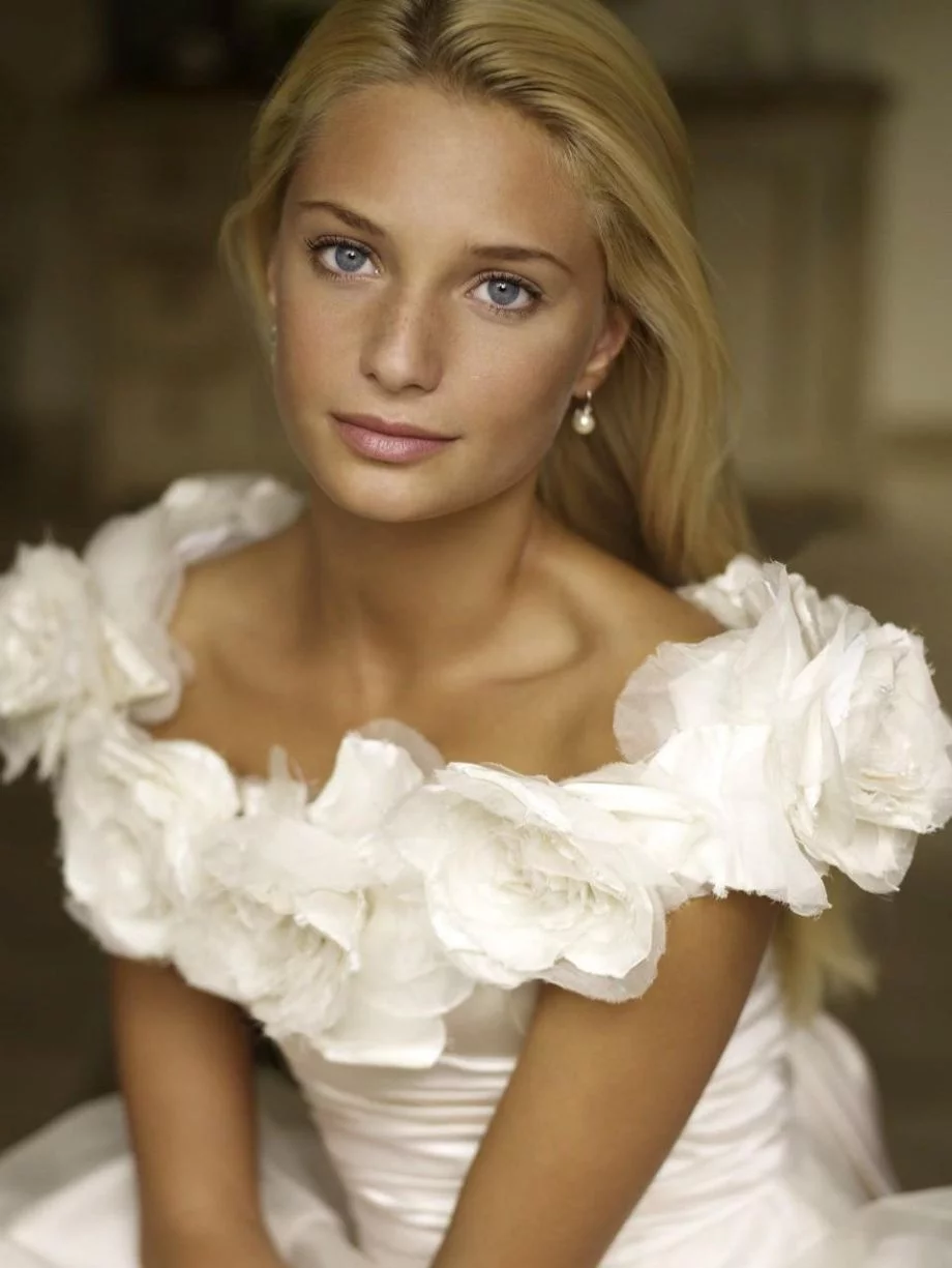 there_are_beautiful_girls_here_part_2_43.webp