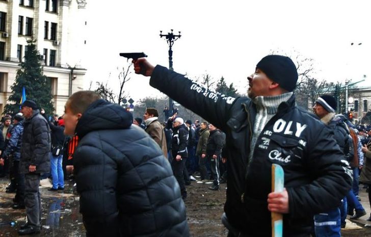titushki_pistolet2-728x465.jpg