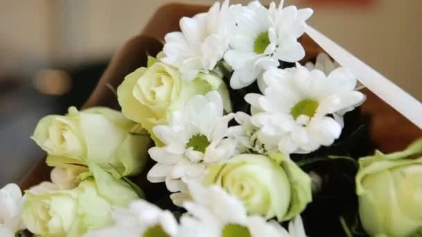 tos_110701548-stock-video-a-bouquet-of-white-roses.webp