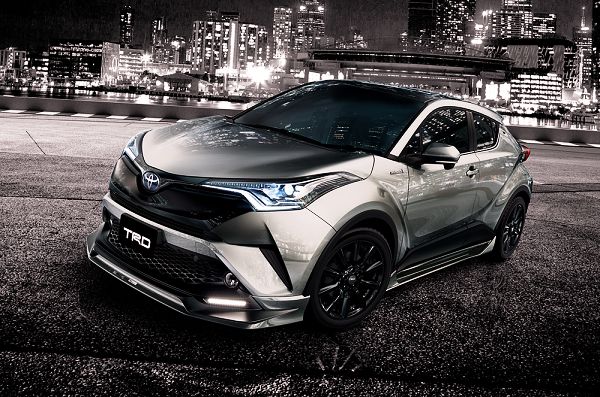 Toyota_C-HR_2018_02.jpg